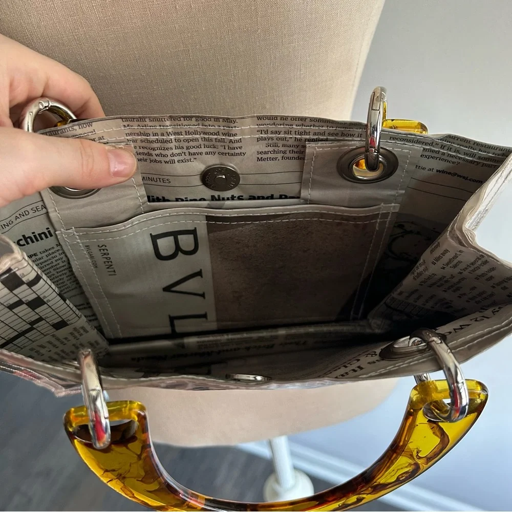 Couture Planet Wine Print Recycled Magazine Tote Bag Acrylic Handle - Picture 4 of 5